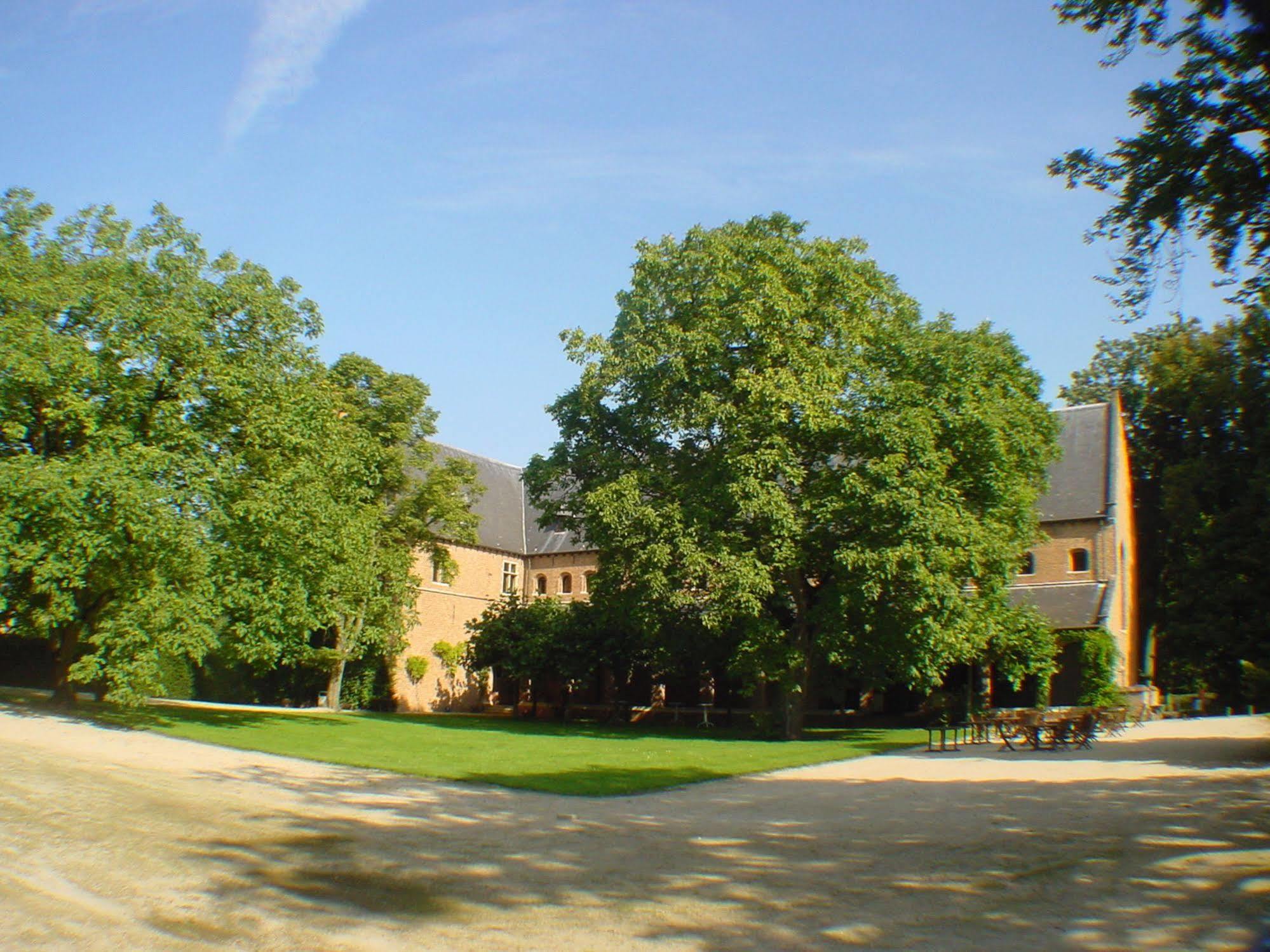 Hotel Priorij Corsendonk Oud-Turnhout Esterno foto