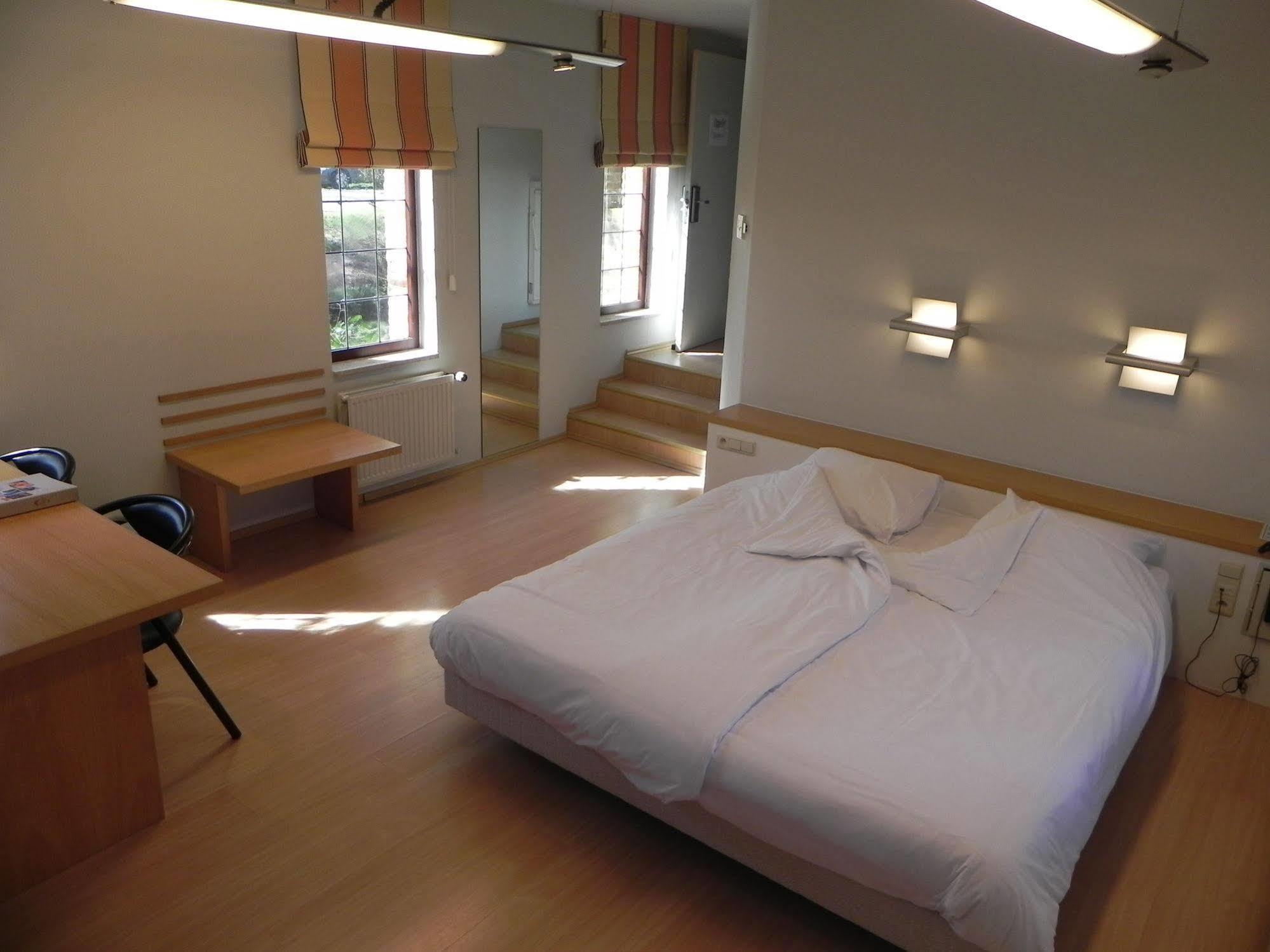 Hotel Priorij Corsendonk Oud-Turnhout Esterno foto