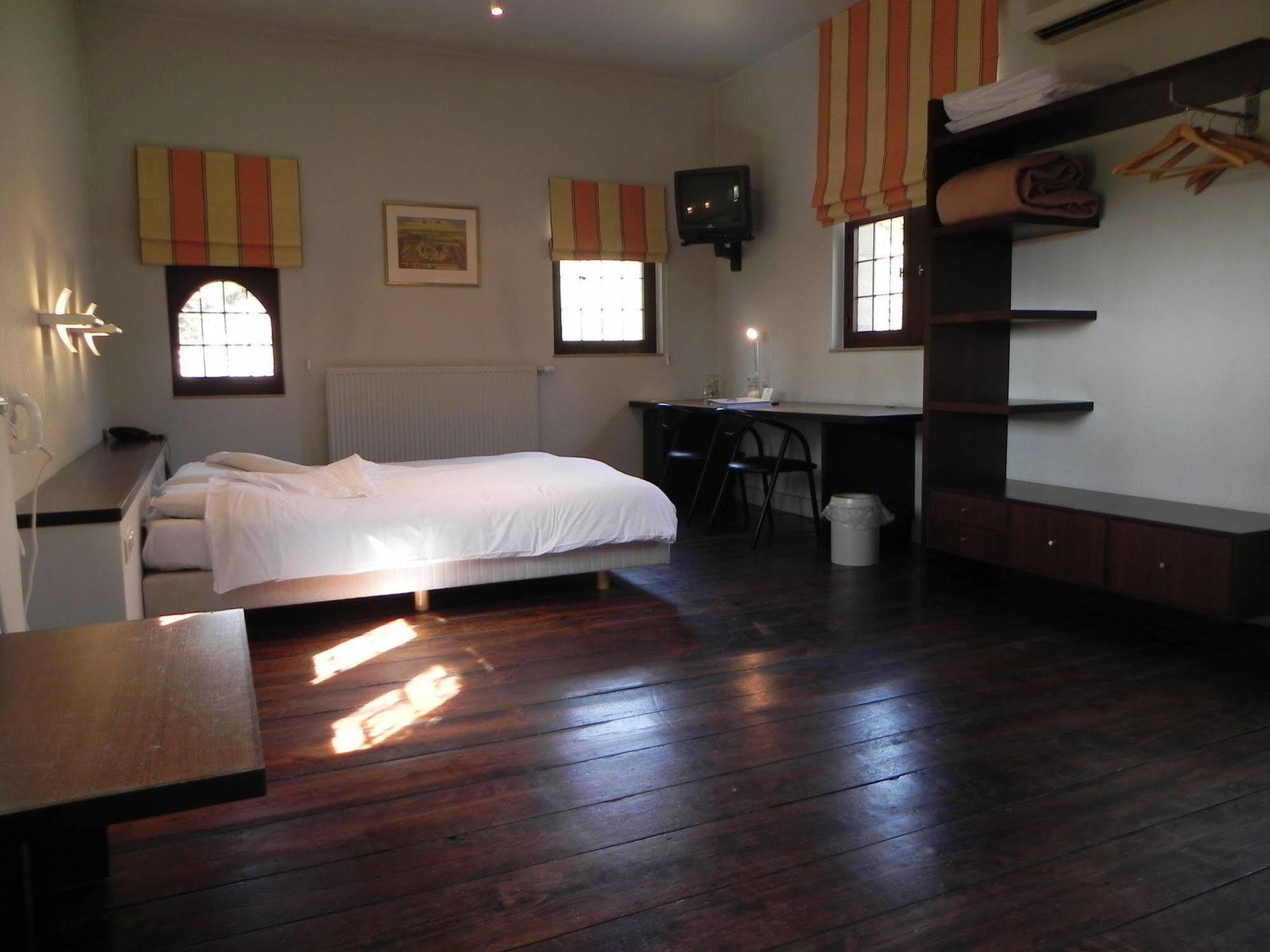 Hotel Priorij Corsendonk Oud-Turnhout Esterno foto