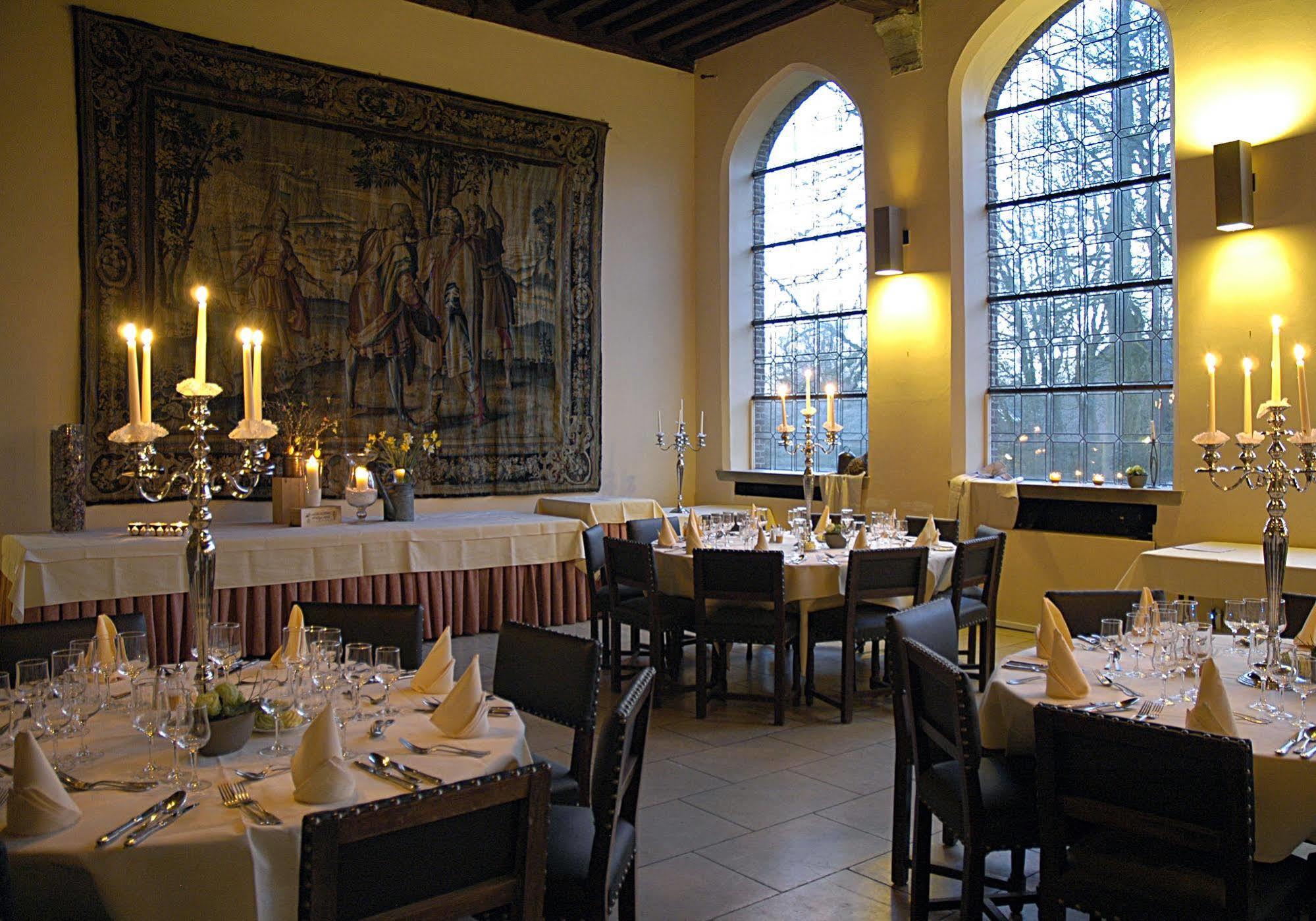 Hotel Priorij Corsendonk Oud-Turnhout Esterno foto
