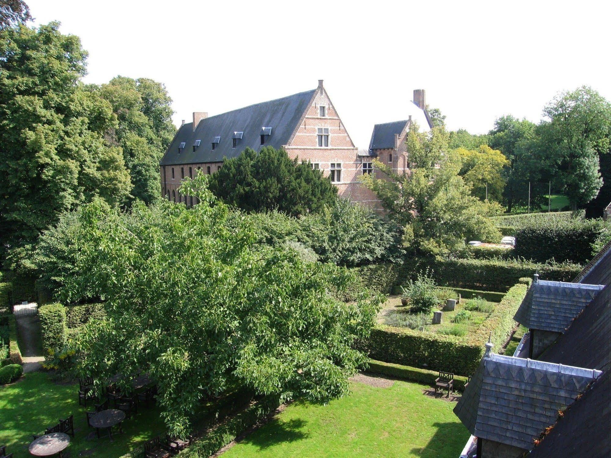 Hotel Priorij Corsendonk Oud-Turnhout Esterno foto